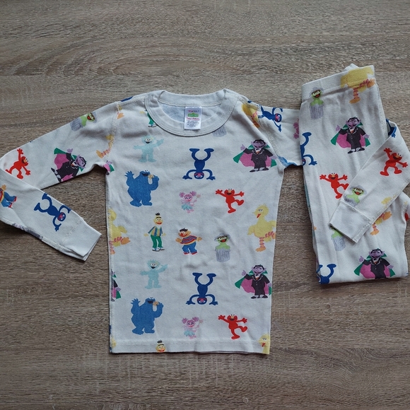 Hanna Andersson Sesame Street pjs 6-7 - Picture 15 of 16